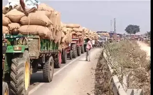 Raichur Farmers Protest Against Paddy Transportation Restrictions - News Karnataka