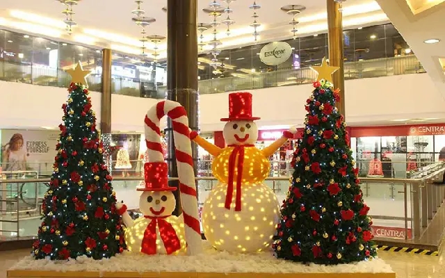 Bengaluru malls transform into holiday wonderland with stunning Christmas decor - News Karnataka