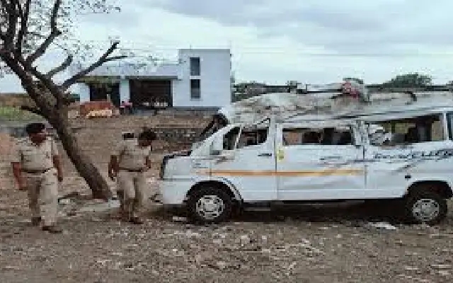 Three killed, nine injured in multi-vehicle crash in Kalaburagi, Karnataka - News Karnataka