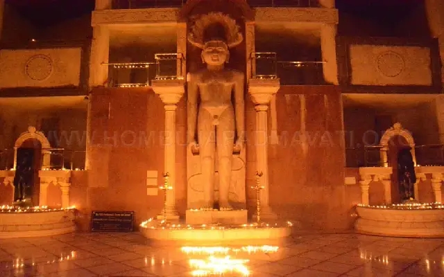 Savirakamba Basadi Laksha Deepotsava Celebrated with Spiritual Fervor in Mangaluru - News Karnataka