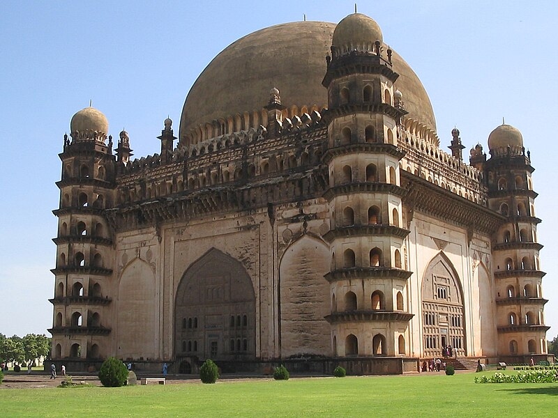 Historic cities attract increased school visits during holidays - News Karnataka