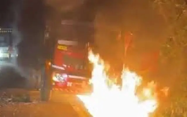 Eicher truck gutted in tragic fire near Jodupala - News Karnataka