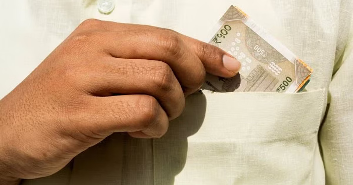 Mulki revenue inspector arrested for accepting Rs 4 lakh bribe - News Karnataka