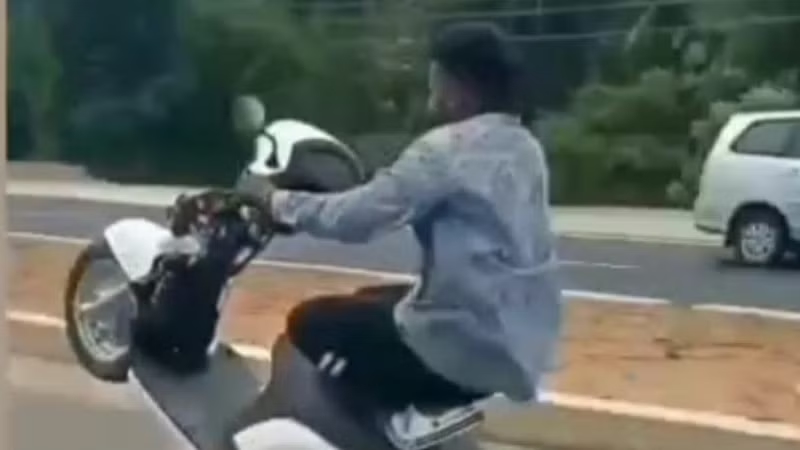 Man arrested for reckless wheelie stunt without helmet - News Karnataka