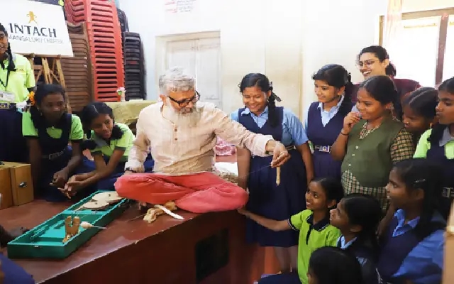 ‘A Day with Charkha’: Workshop Revives Spinning Tradition in Mangaluru - News Karnataka