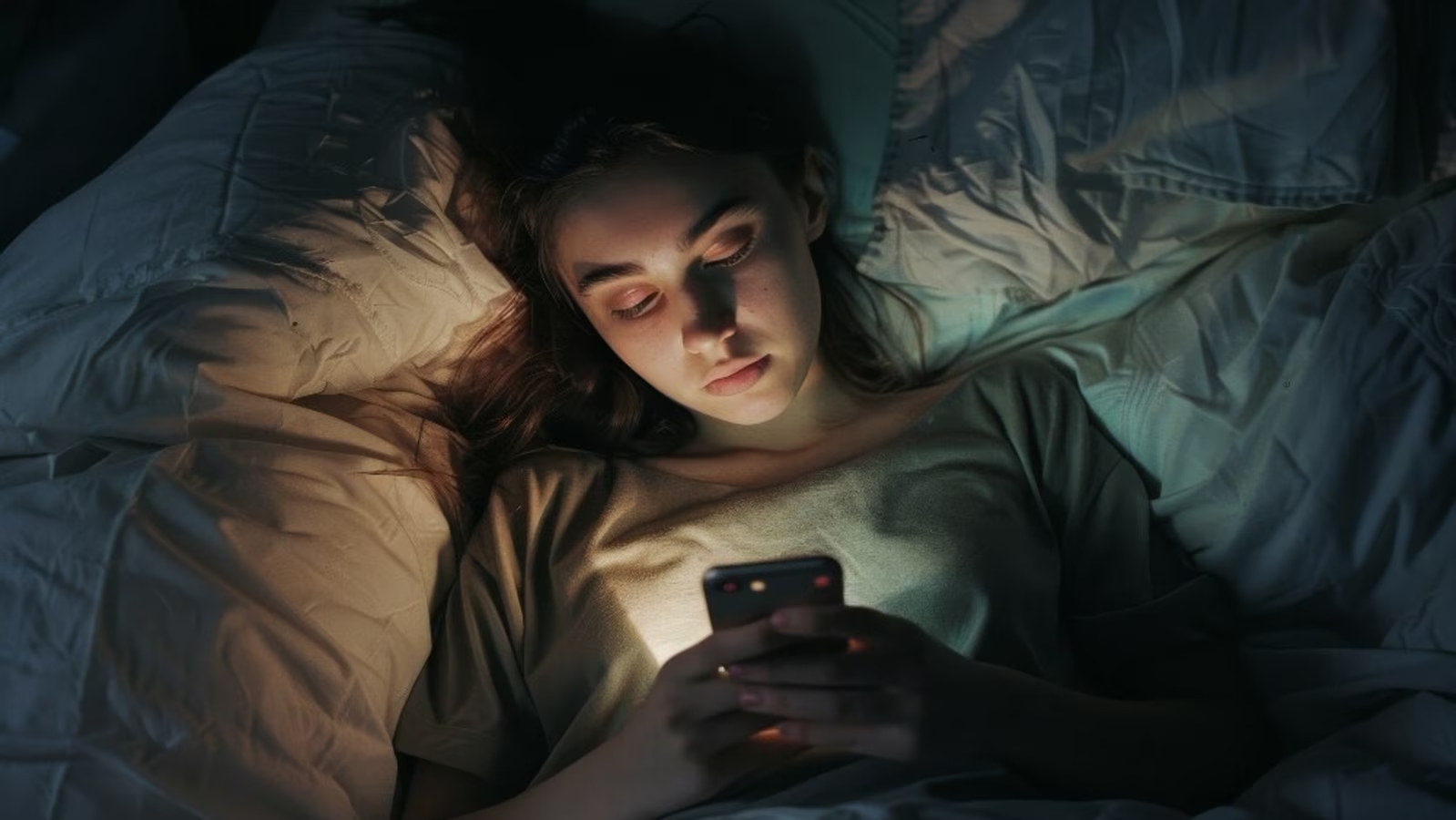 Bedtime screen time linked to rising hypertension in young adults - News Karnataka
