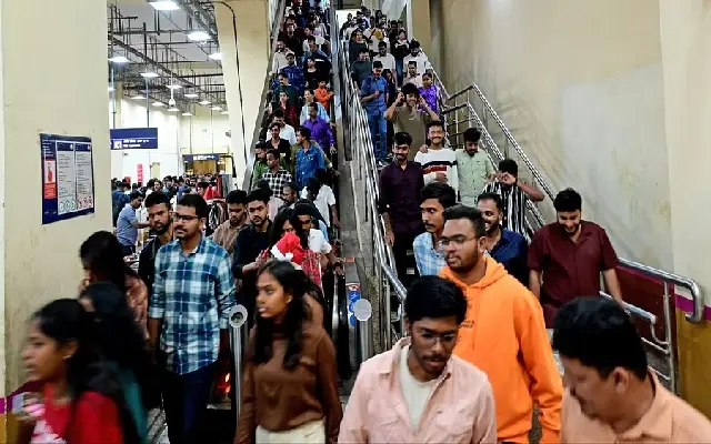 Metro Photo Leads to Police Complaint in Bengaluru - News Karnataka