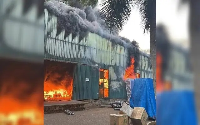 Twin Fires Disrupt Bengaluru: Showroom and Warehouse Gutted - News Karnataka