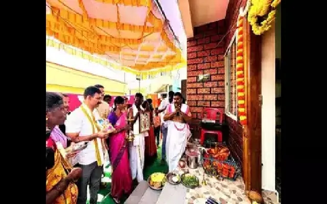 Mangaluru Family Moves into New Home, Thanks to Former Mayor’s Generosity - News Karnataka