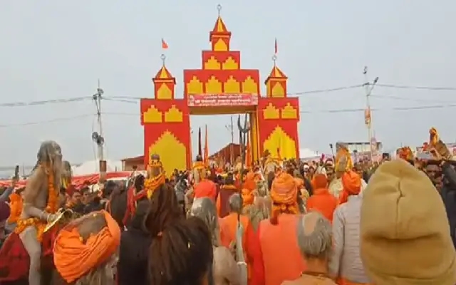 Seers Urge for Removal of Government Control Over Hindu Temples at VHP Meeting - News Karnataka