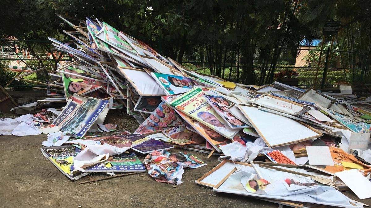 Birthday banner chaos: Unauthorised flex falls on car, injures four in Bengaluru - News Karnataka