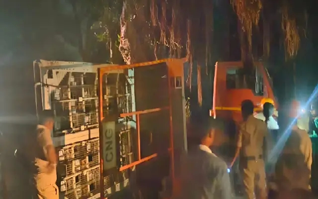 Bagalkot: CNG Truck Overturns Near Asangi Cross, Triggers Panic - News Karnataka