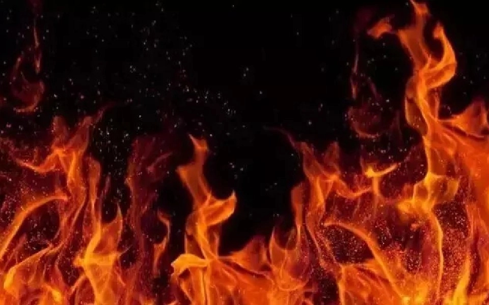 Fire breaks out on ‘Nettarakere’ movie set, damages part of production - News Karnataka