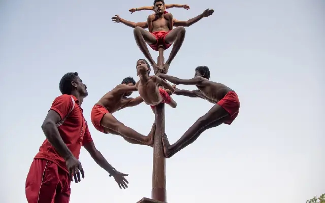 Gavi Mutt’s Jatra Showcases Thrilling Traditional Sports - News Karnataka