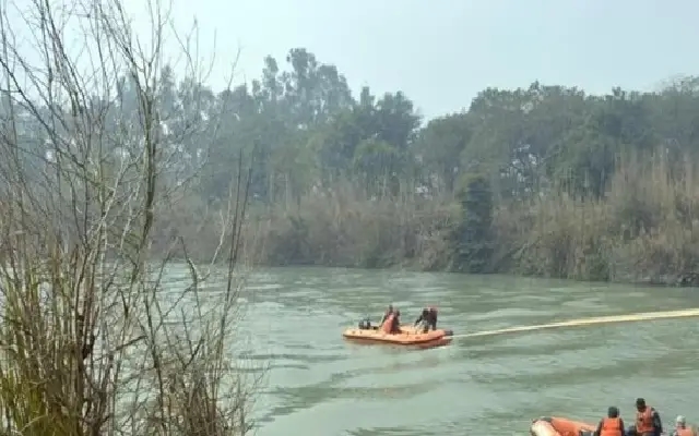 Tragedy in Vijayapura: Mother Allegedly Throws Four Children into Canal - News Karnataka