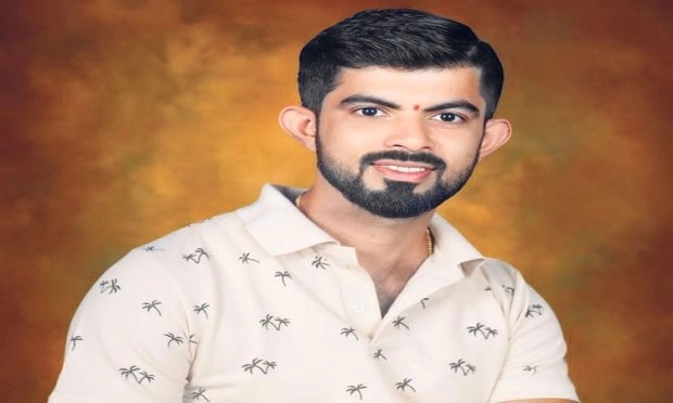 Man returns child's misplaced gold at engagement function, wins praises - News Karnataka