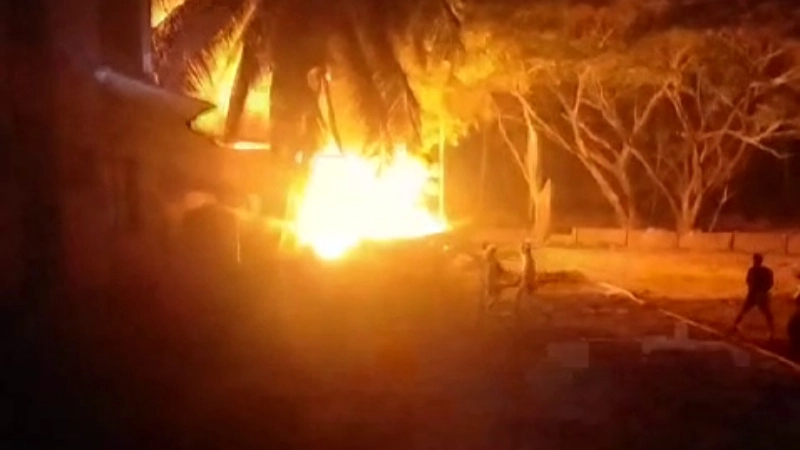 Massive fire destroys godown in Jeppinamogaru, loss of over Rs 50 lakhs - News Karnataka