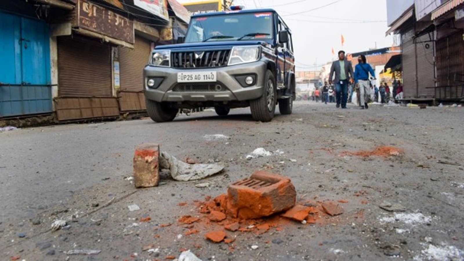 Miscreants attack SUV with hollow bricks in Bengaluru - News Karnataka