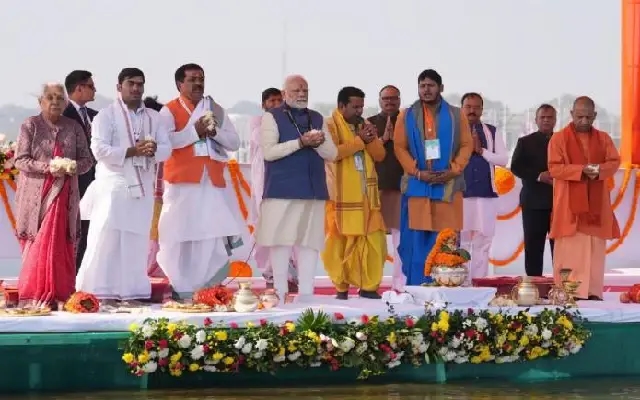 PM Modi Celebrates Unity at Maha Kumbh, Highlights Cultural Festivals Across India - News Karnataka
