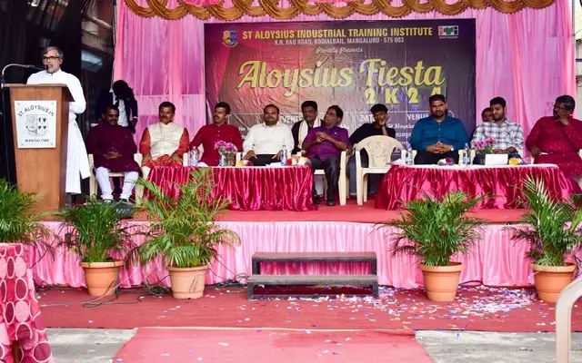 St Aloysius ITI Celebrates Aloysius Fiesta 2K24 with Ethnic Day Festivities - News Karnataka