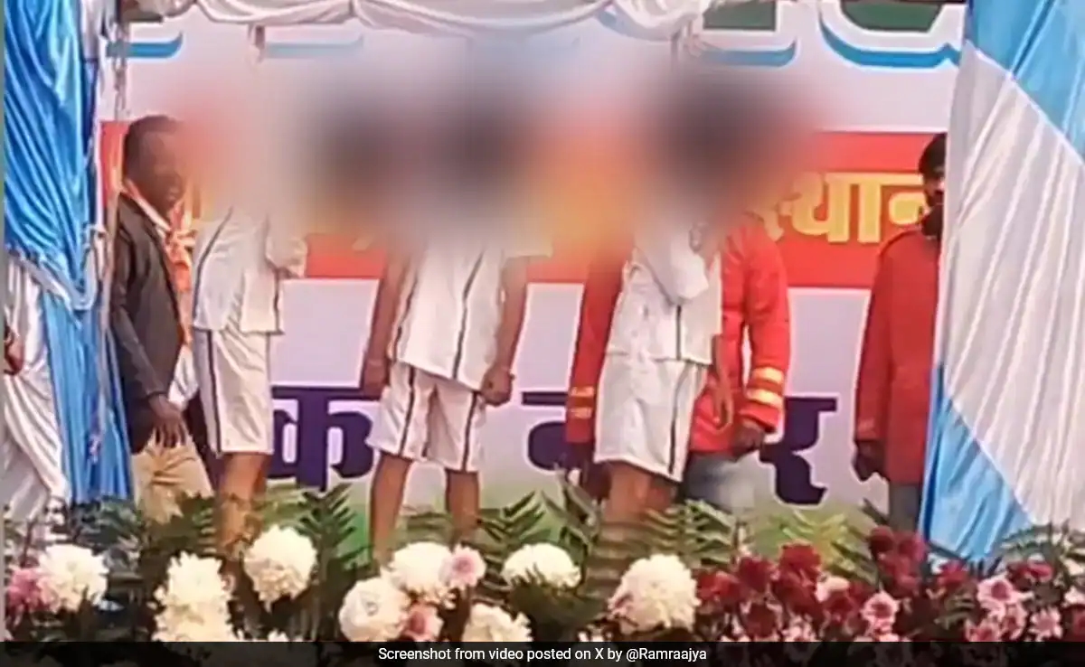 Student hanging ‘suicide style' on stage as part of school play, audience in shock - News Karnataka