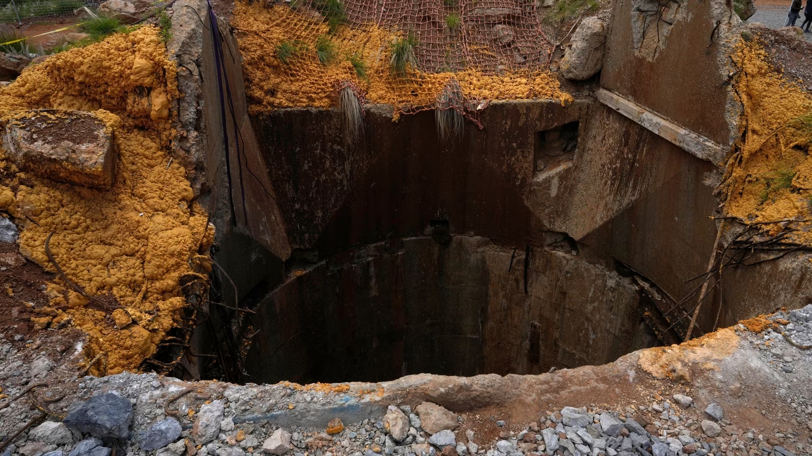 Trapped and starving, South African miners eat cockroaches and human flesh - News Karnataka
