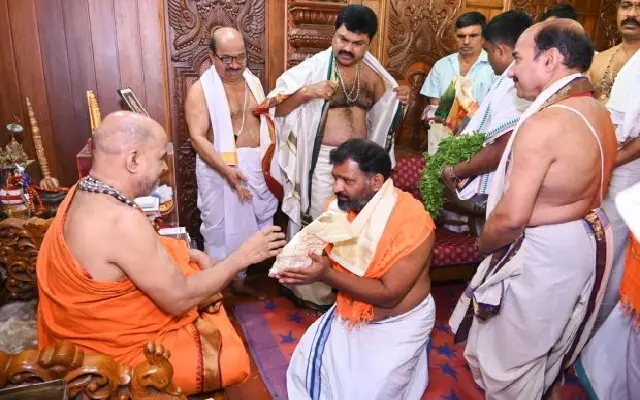 Shivamogga MP B Y Raghavendra Visits Sri Krishna Math, Focuses on Udupi's Development - News Karnataka