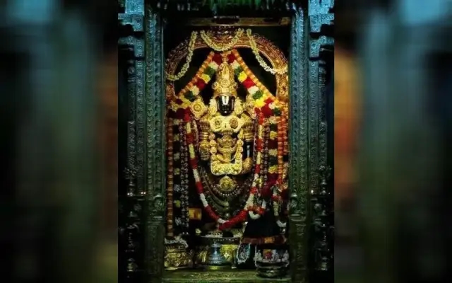 Discontinued Rs 2,000 Notes Found in Temple Hundi in Guntur District - News Karnataka