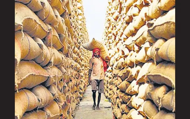 Worm-Infested Jowar Worth ₹6 Crore Found in Ballari Godown - News Karnataka