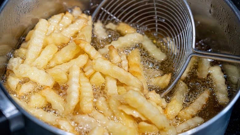 Restaurant uses beef fat in fries for health reasons - News Karnataka