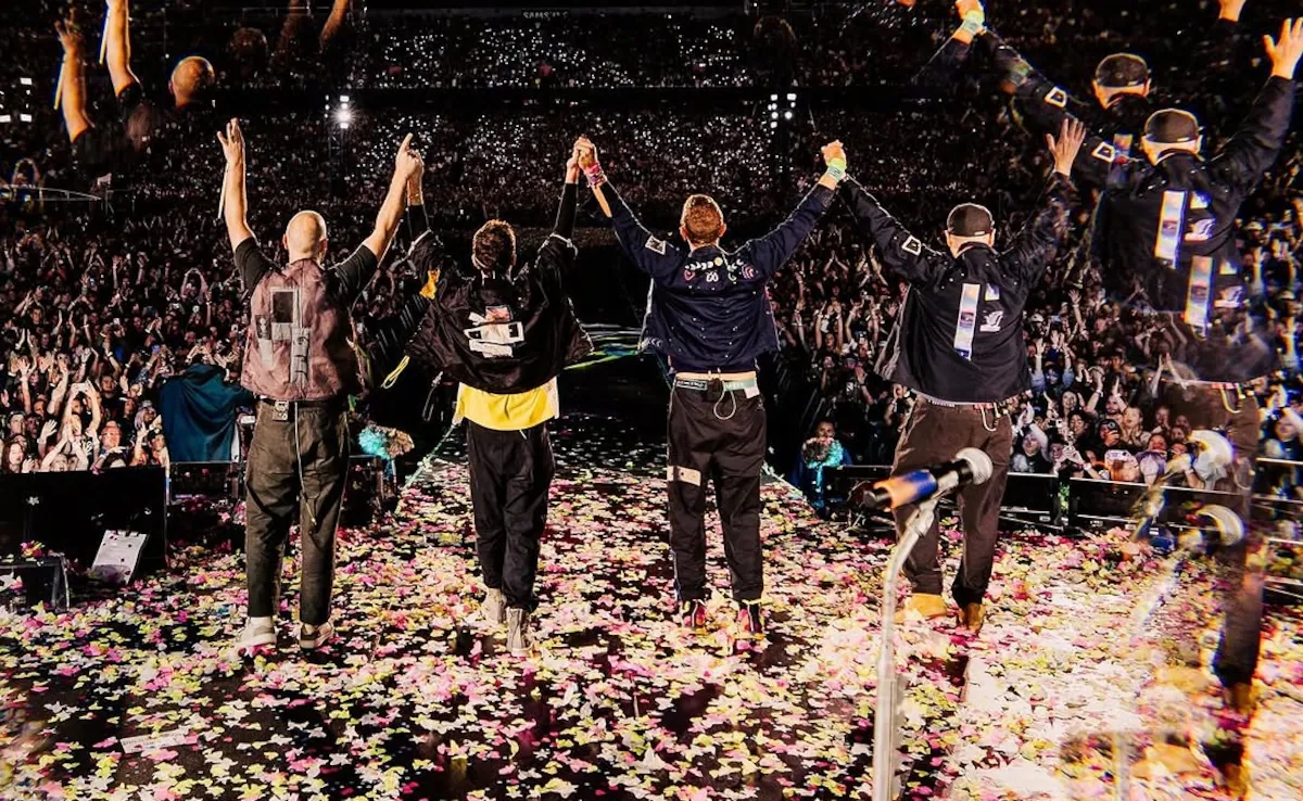 Coldplay's Mumbai concert leaves fans in awe with heartwarming moments - News Karnataka