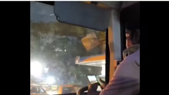 BMTC driver’s caught using mobile phone in bus - News Karnataka