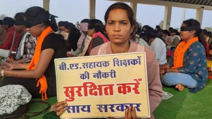 Over 100 Chhattisgarh primary teachers protest termination after court ruling - News Karnataka