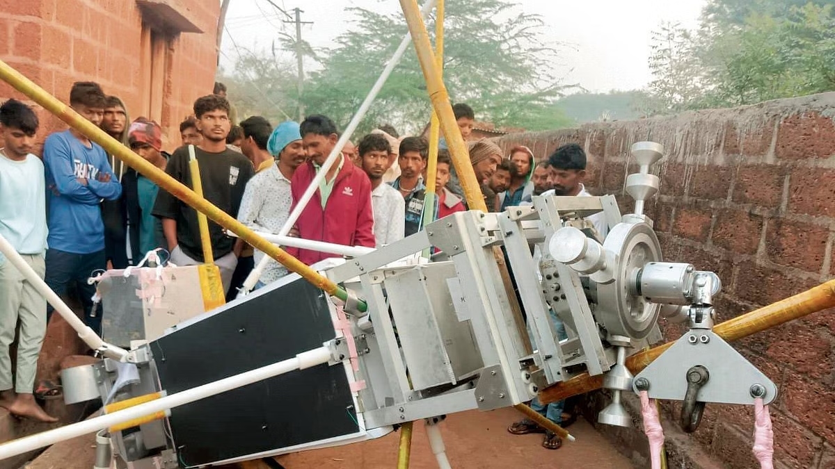 Scientific air balloon with weather study payload lands in Jalasangi village - News Karnataka