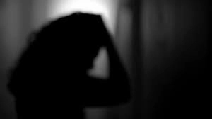 Laborer takes 15 minute break to bring child sweets, comes back shocked - News Karnataka