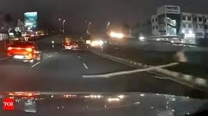 Danger on Bengaluru-Mysuru Expressway: Attempts to Topple Vehicles with Wooden Log - News Karnataka