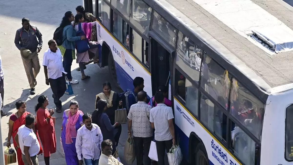 Bengaluru redesigns bus stops to manage growing traffic - News Karnataka