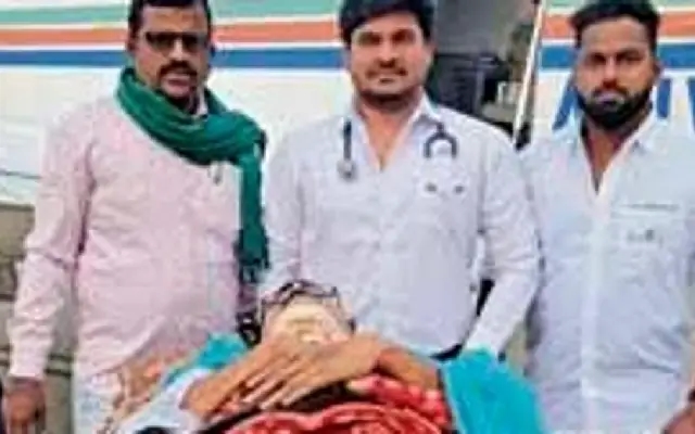 Farmer Leader Kuruburu Shanthakumar Airlifted to Bengaluru for Treatment - News Karnataka
