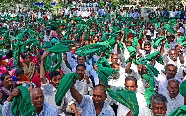 Farmers Protest in Bengaluru Demanding Higher Milk Procurement Price - News Karnataka