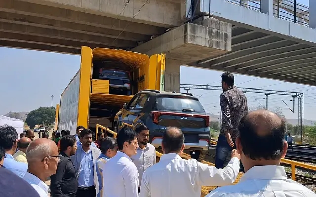 India’s First Double-Decker Rake Transports SUVs via Rail - News Karnataka