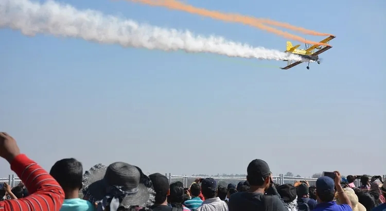 Fighter plane flies beautifully over Bangalore skies during Aero India - News Karnataka