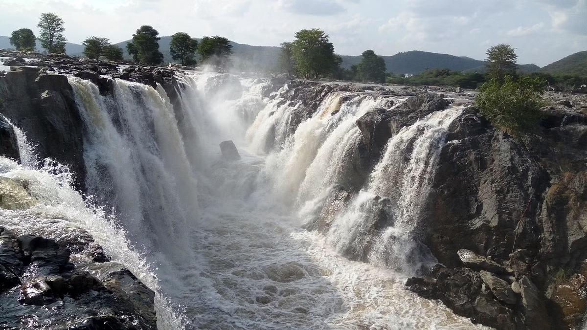 Karnataka plans ₹12 crore project to boost waterfall tourism - News Karnataka
