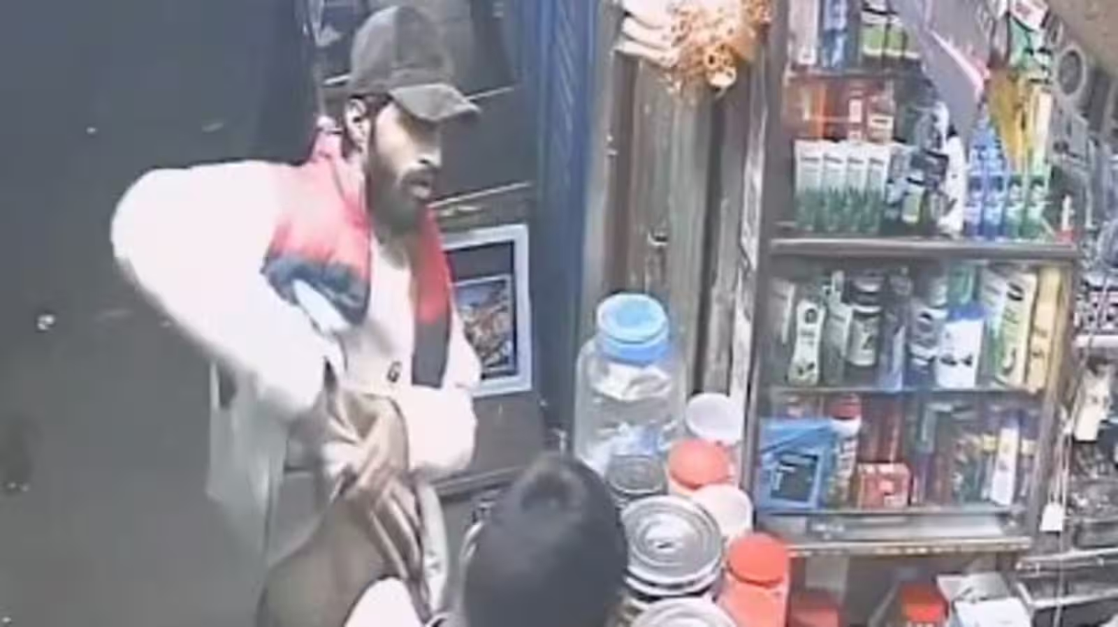 Knife threat at Bengaluru smoke shop ends in swift police action - News Karnataka