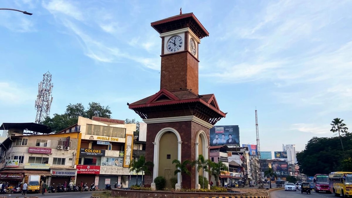 Mangalore clock tower neglected and surrounded by mosquitoes - News Karnataka
