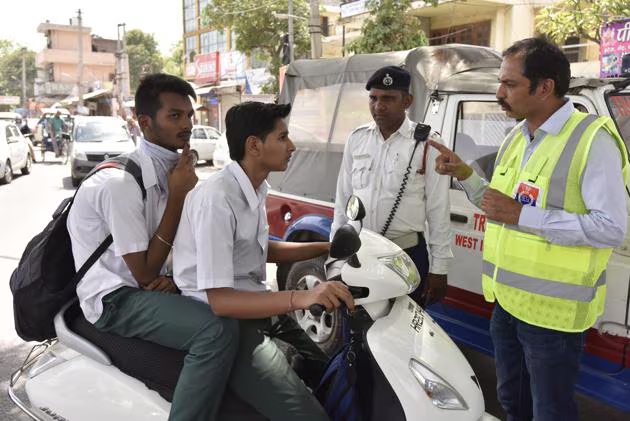 Parents of children riding two wheelers face huge fines - News Karnataka