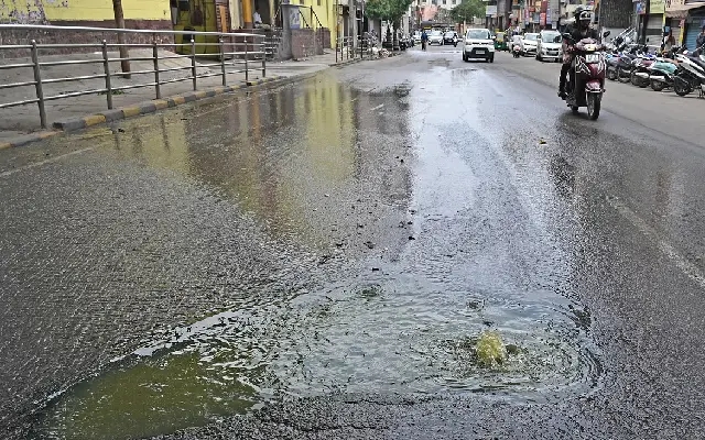 RWAs Demand Urgent Action on FOG Waste Blocking Bengaluru Drains - News Karnataka