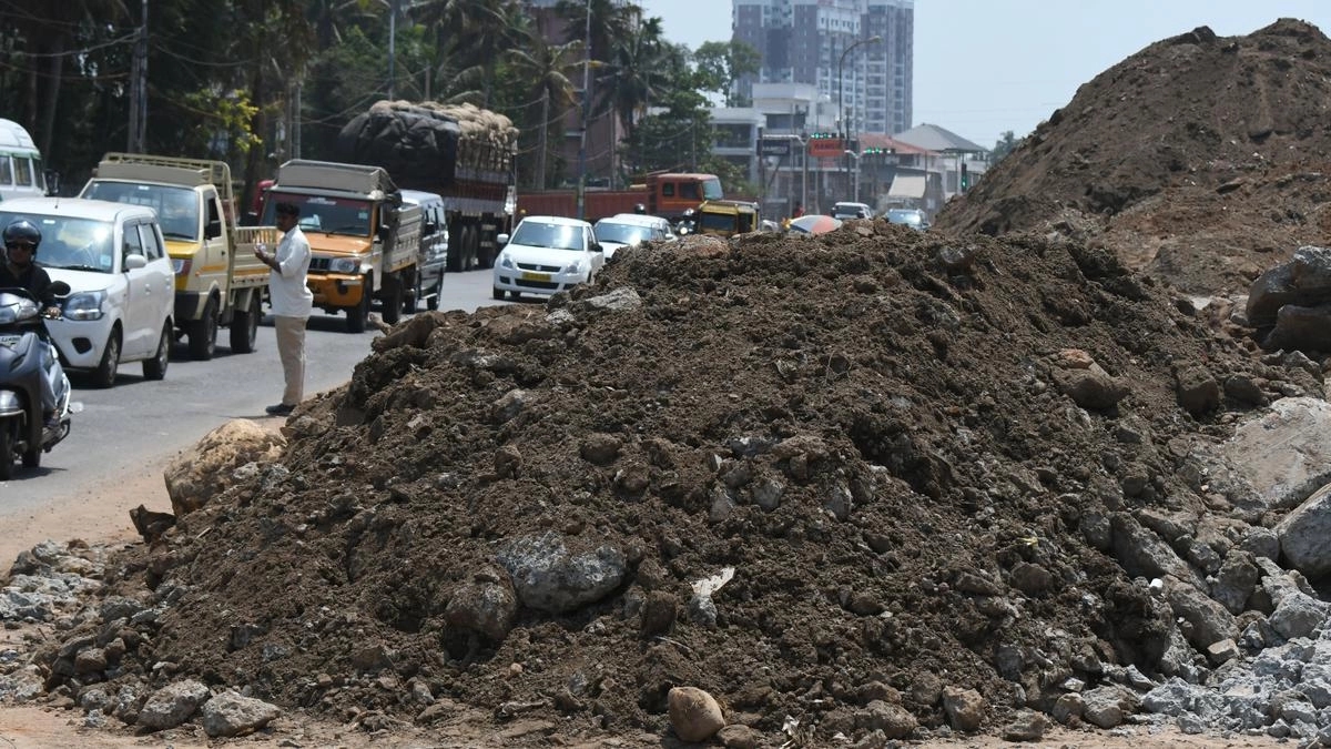 NH-66 sees massive garbage dumping, residents upset - News Karnataka