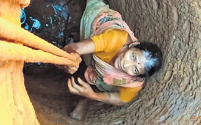 Sirsi Woman Digs 40-Foot Well, Calls It Her Own ‘Ganga’ - News Karnataka