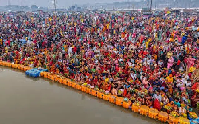 Spiritual Reverence at Maha Kumbh: Leaders Celebrate Unity and Peace - News Karnataka