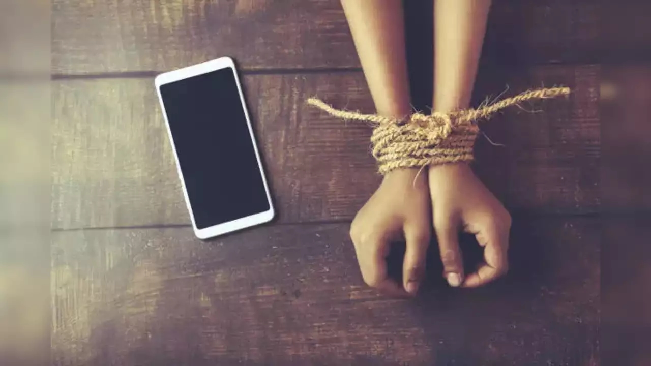 Teenager jumps from 20th floor after mother says not to use phone - News Karnataka